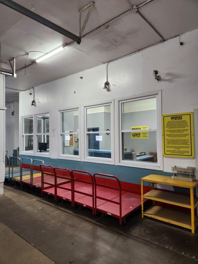 Storage Units at Depot-Cle Entreposage - 4840 Acorn St, Montreal, QC